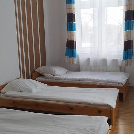 Feniks Pokoje Goscinne Malbork Chambre photo